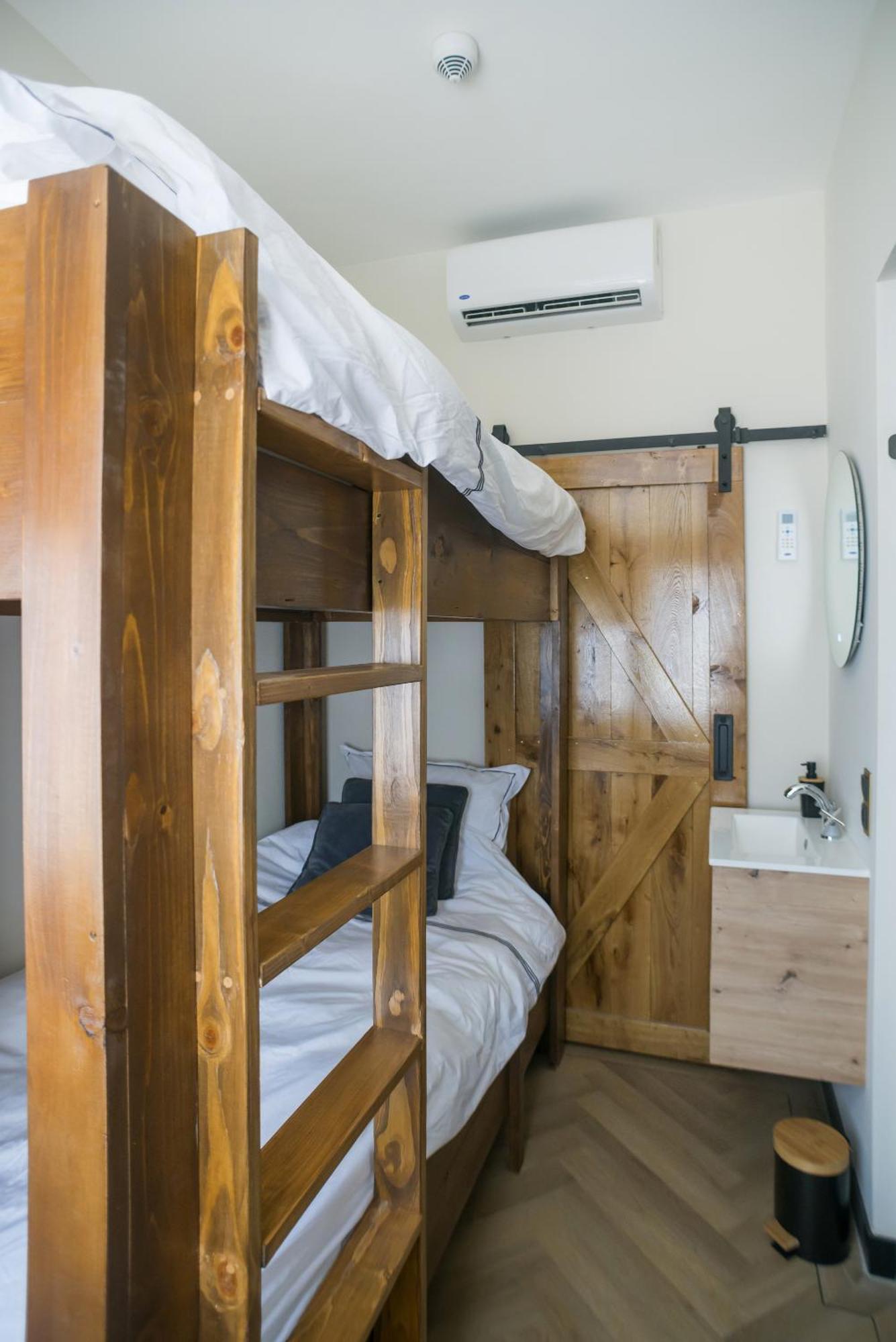 Petite Room With Wifi, Ac, And Shared Kitchen Tilburg Eksteriør billede