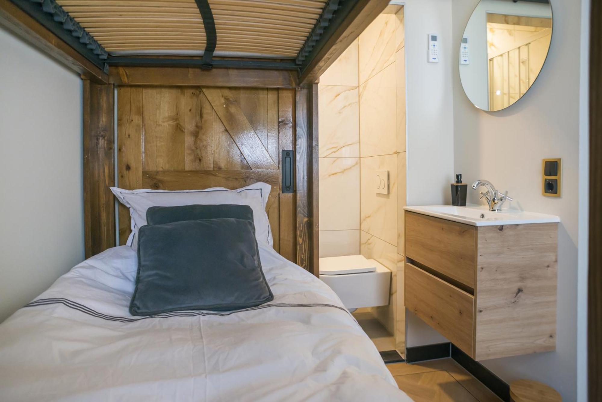 Petite Room With Wifi, Ac, And Shared Kitchen Tilburg Eksteriør billede