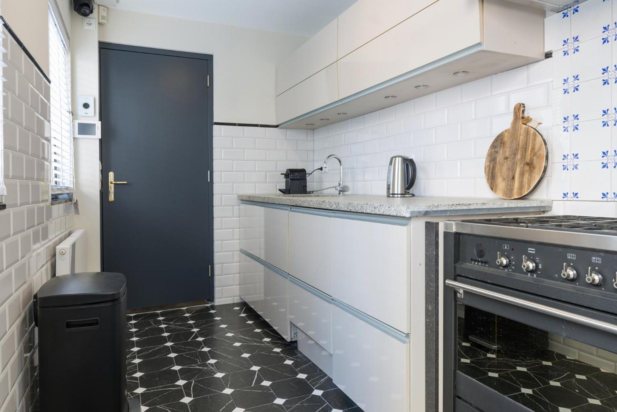 Petite Room With Wifi, Ac, And Shared Kitchen Tilburg Eksteriør billede